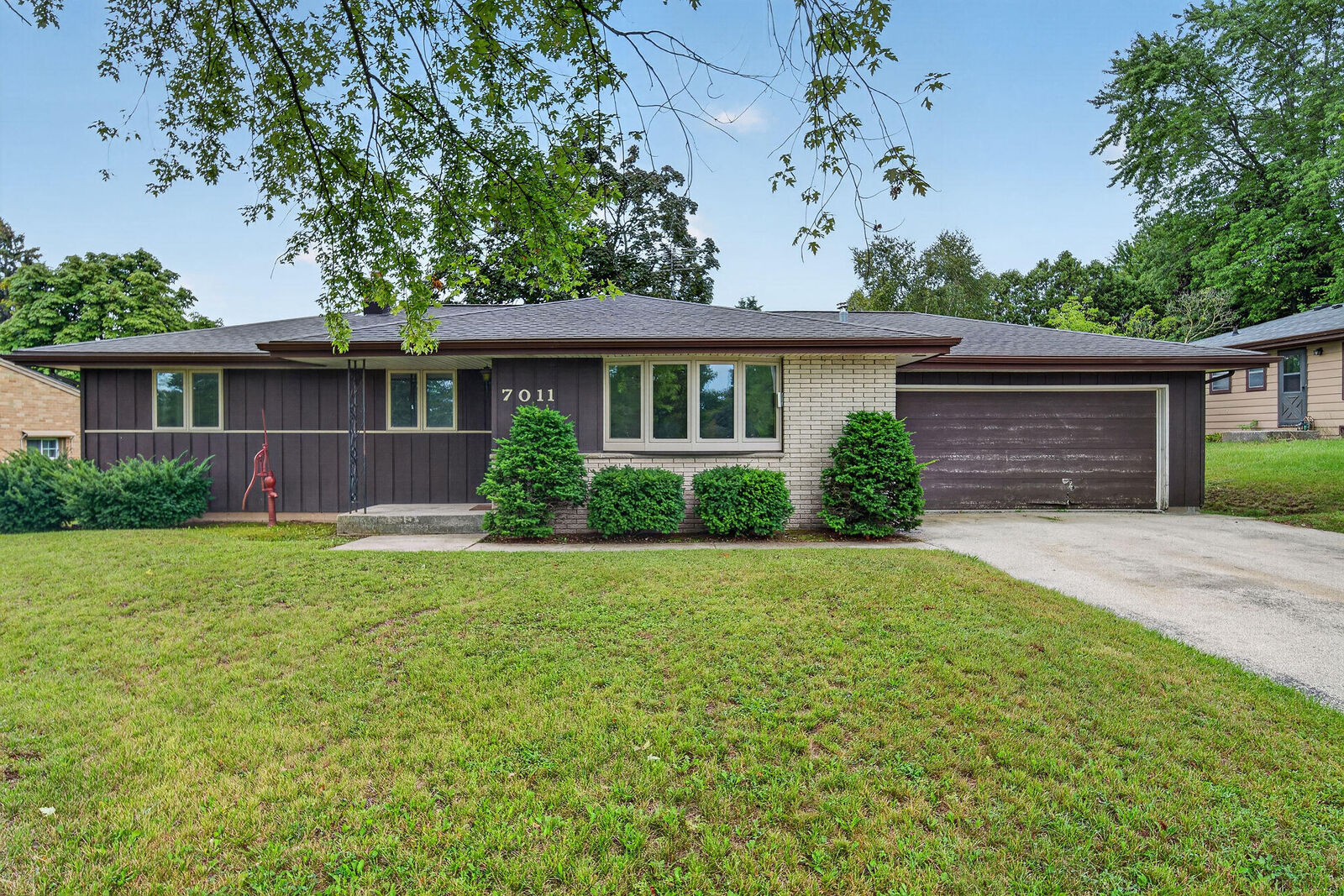 Property Photo: 7011 Superior Ave WI 53044