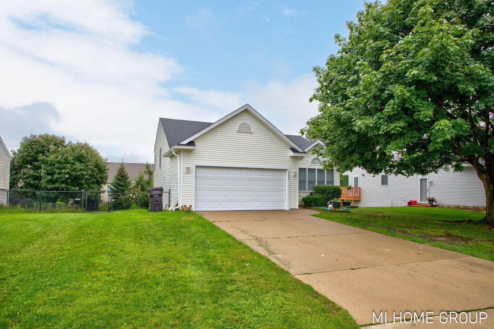 Property Photo: 2888 Riley Ridge Avenue MI 49424