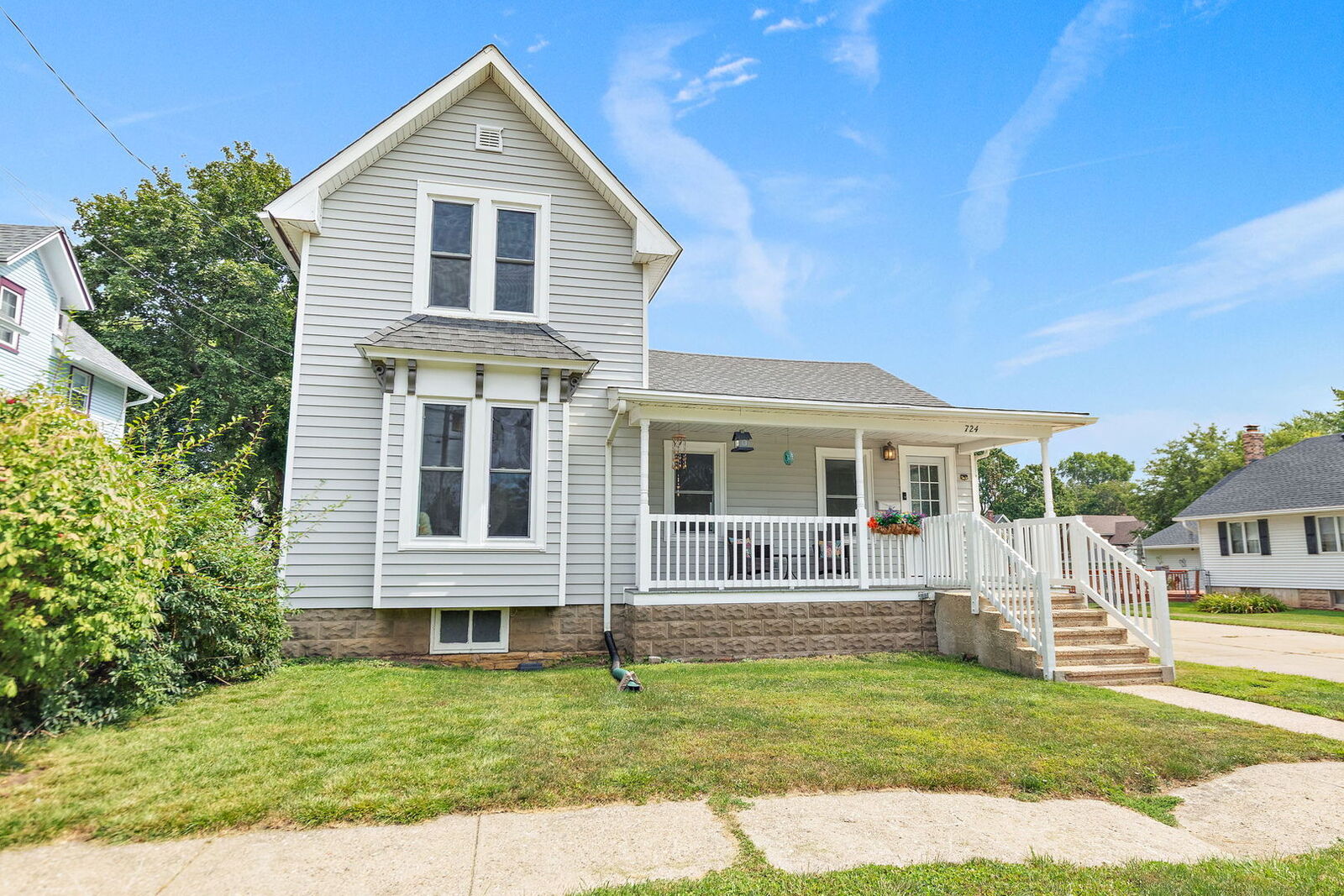 Property Photo:  724 5th Avenue  IL 61008 