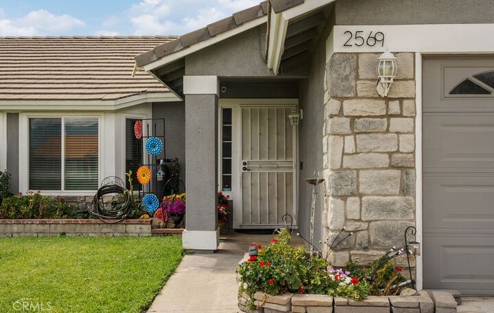 Property Photo:  2569 W Plaza Serena Drive  CA 92377 