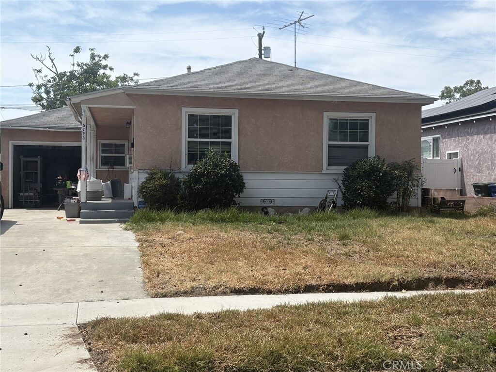 Property Photo:  5723 Lorelei  CA 90712 