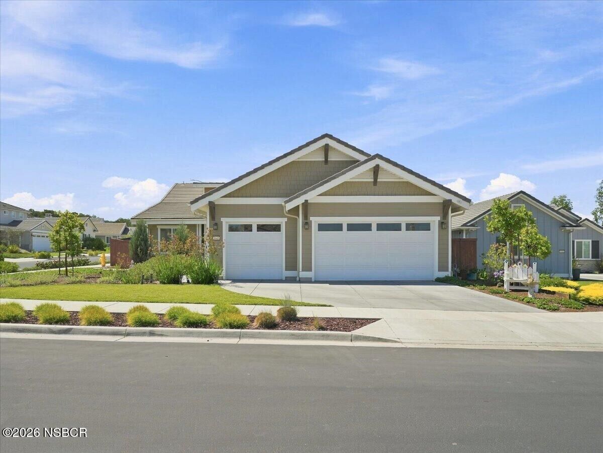 Property Photo:  5845 Leaf Springs Place  CA 93455 