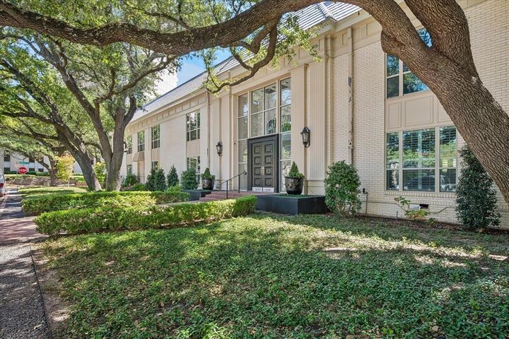 Property Photo:  6146 Averill Way 106E  TX 75225 