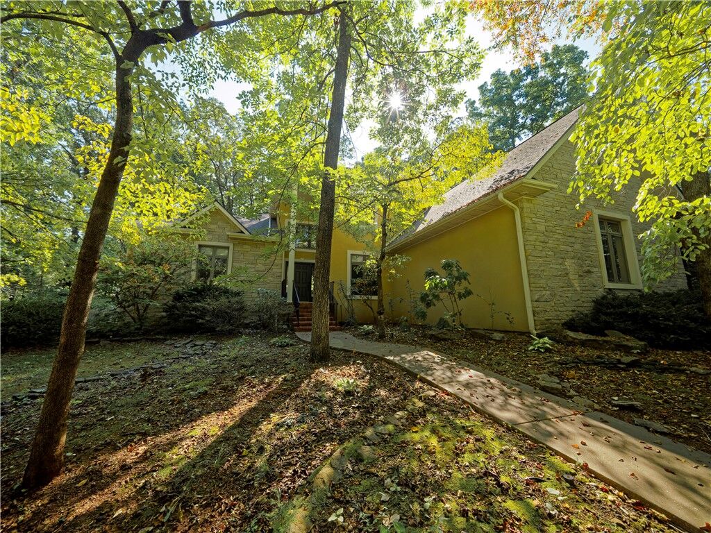 Property Photo:  2810 Inwood Drive  AR 72601 