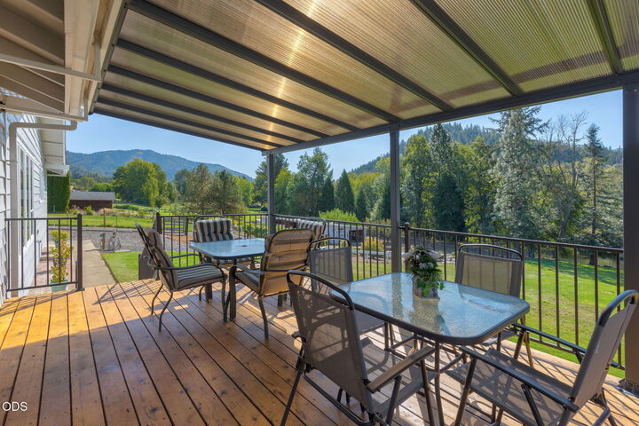 Property Photo:  7695 N Applegate Road  OR 97527 
