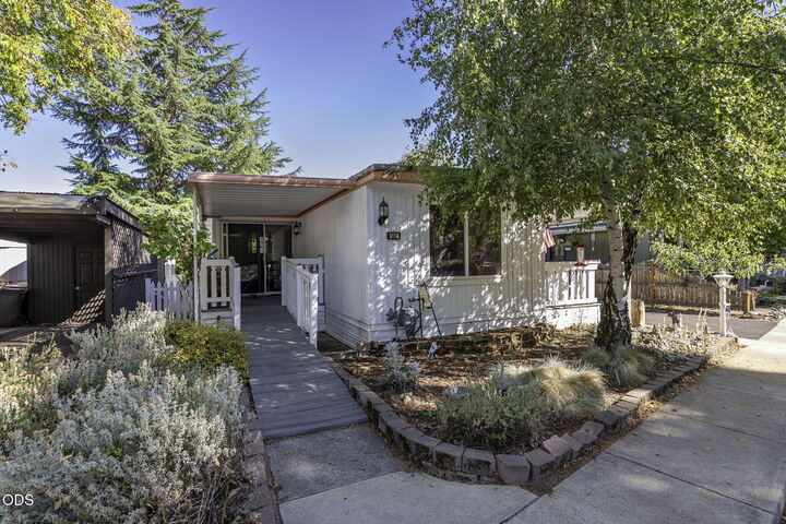 Property Photo: 1055 N 5th Street Unit 143 OR 97530