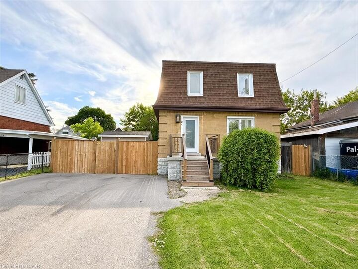 Photo de la propriété:  94 Howard Avenue  ON L9A 2W5 