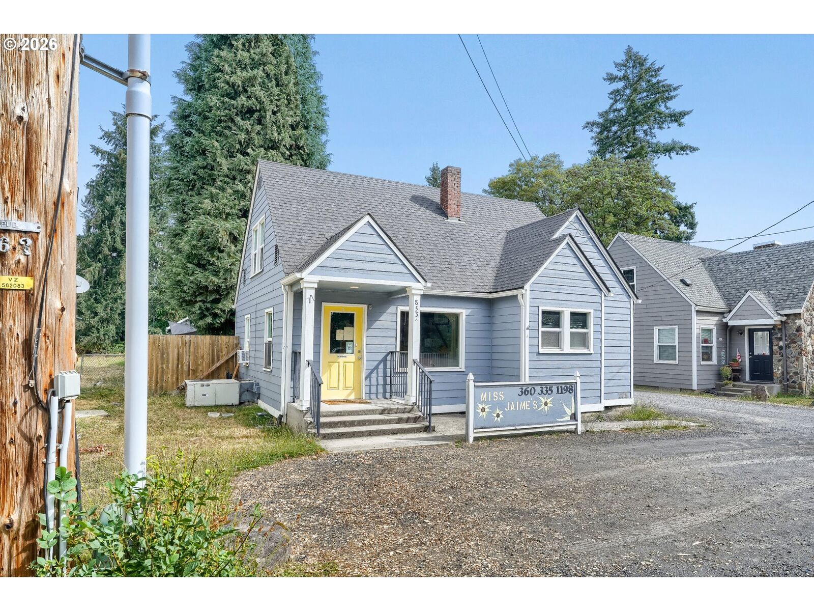 Property Photo:  853 E St  WA 98671 