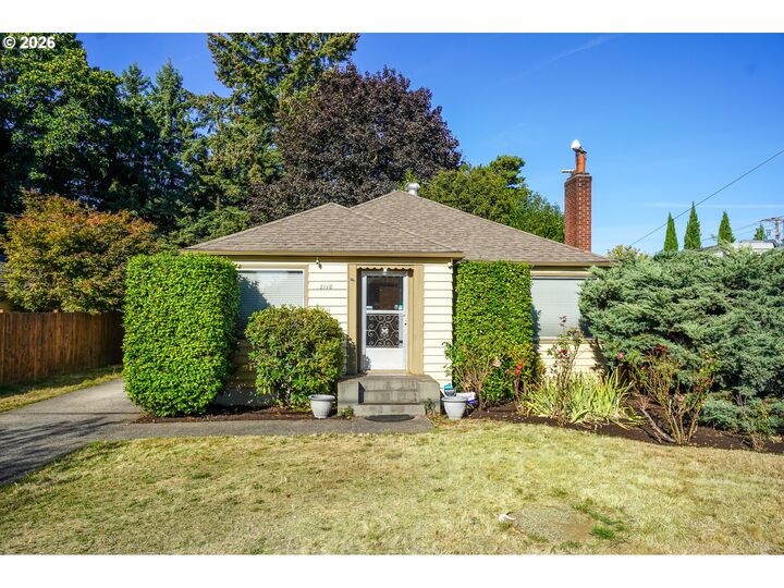 Property Photo:  2110 Laurel Pl  WA 98661 