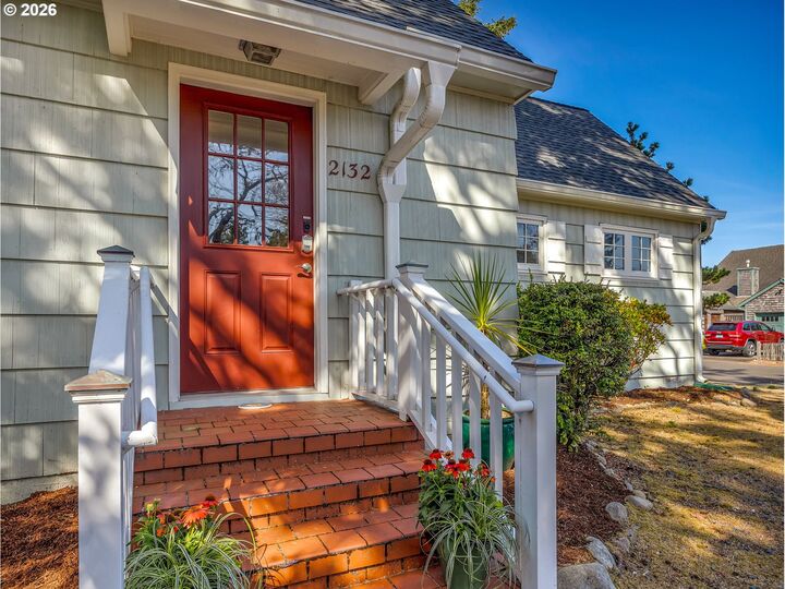 Property Photo: 2132 S Columbia St OR 97138