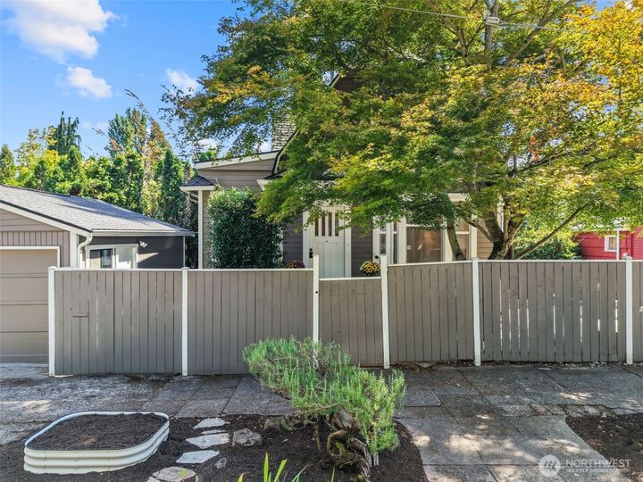 Property Photo: 324 27th Avenue E WA 98112