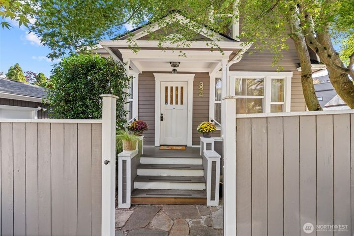 Property Photo:  324  27th Avenue E  WA 98112 