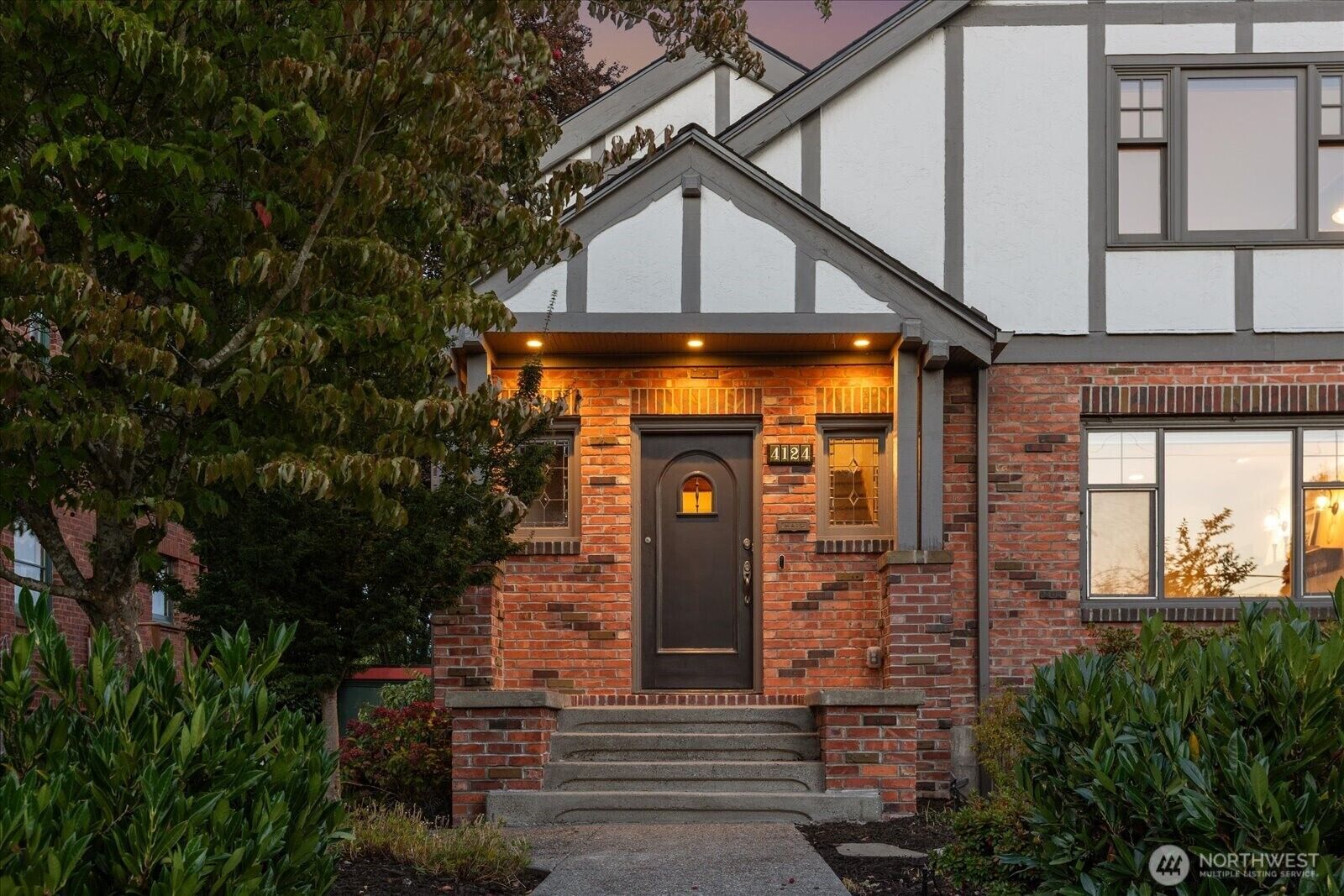 Property Photo: 4124 Burke Avenue N WA 98103