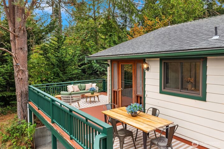 Property Photo: 10607 SW 112th Street WA 98070