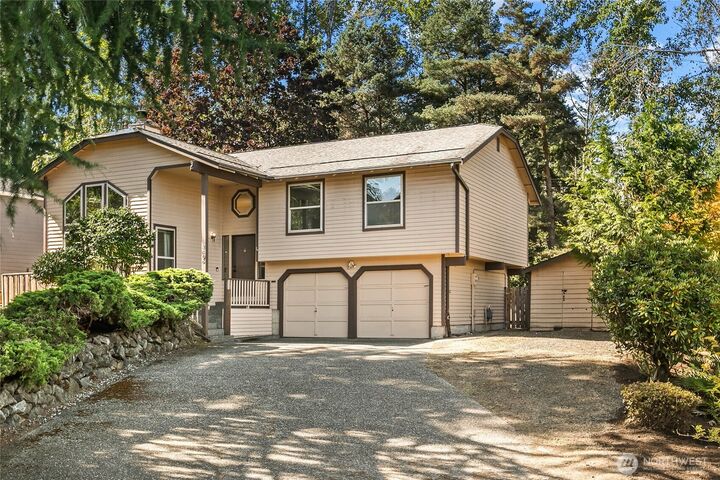 Property Photo:  2405  Main Court S  WA 98055 