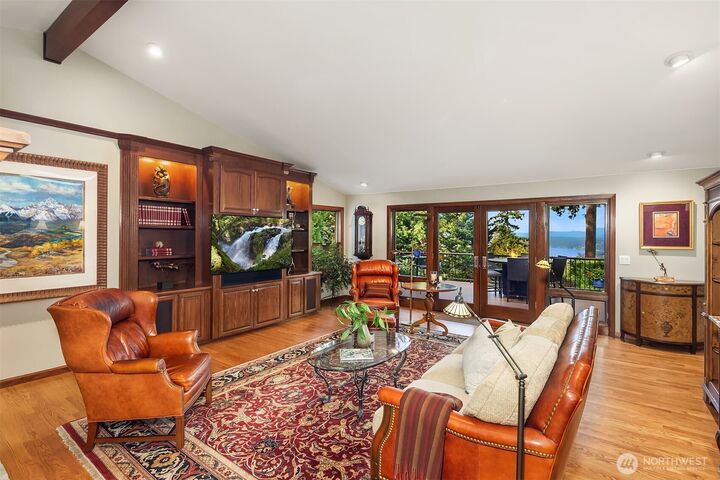 Property Photo: 5902 172nd Place SE WA 98006