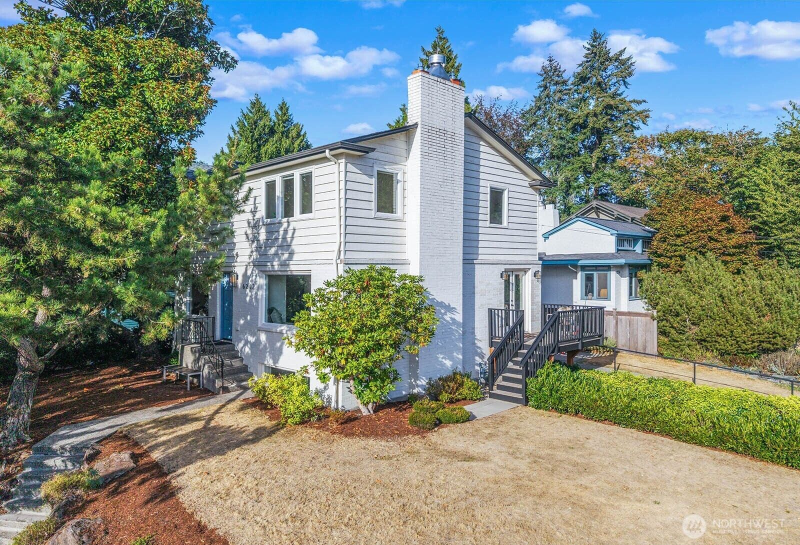 Property Photo:  6202  Ravenna Avenue NE  WA 98115 