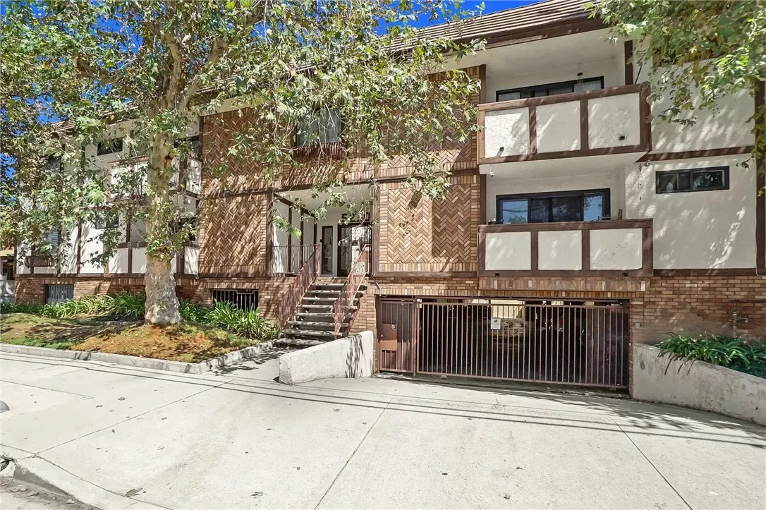 Property Photo:  6250 Fulton Avenue 105  CA 91401 