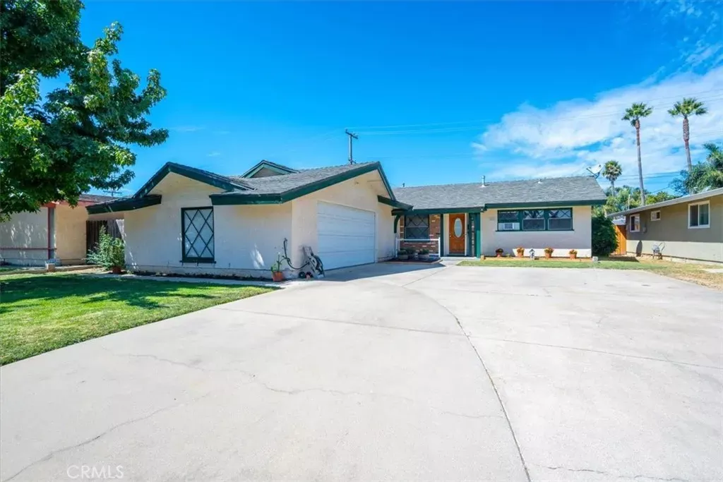 Property Photo:  525 N Poppy Street  CA 93436 