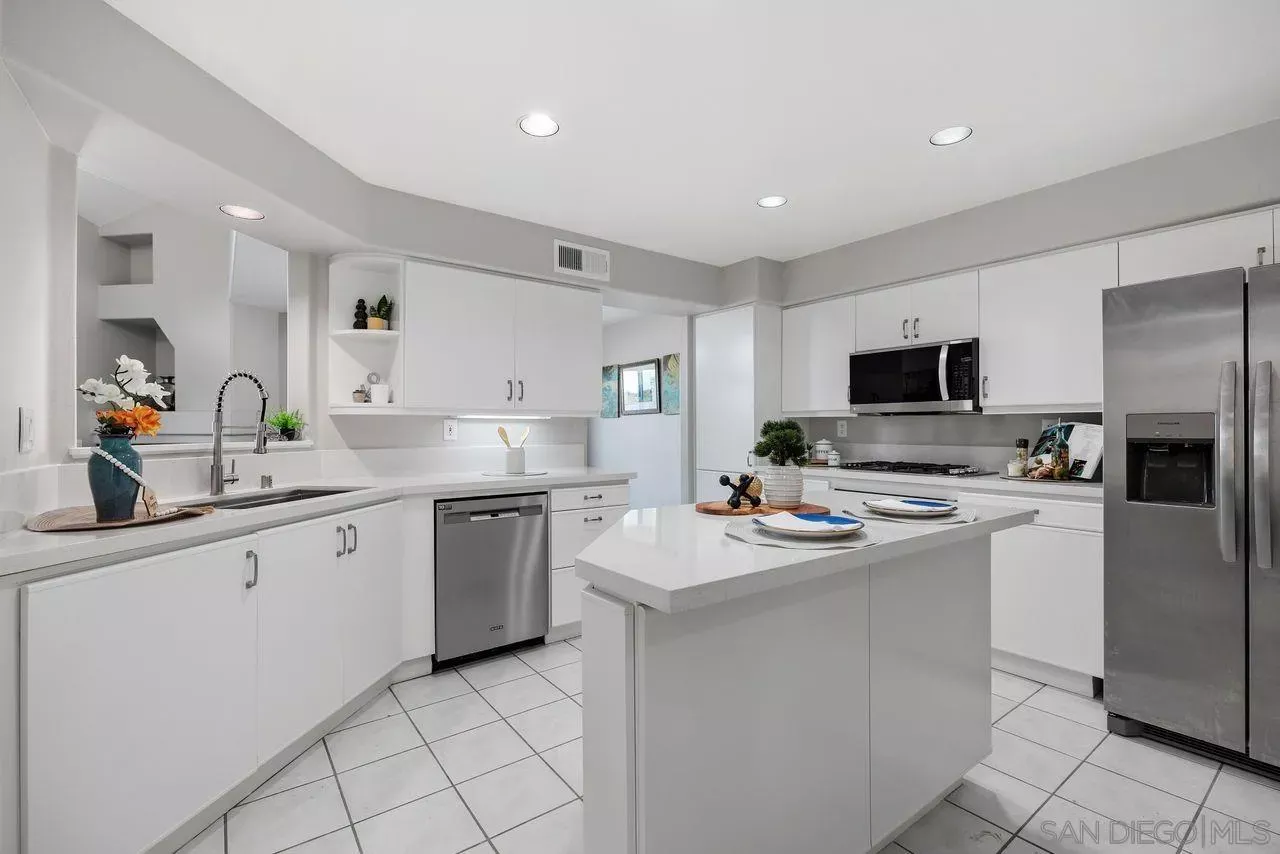 Property Photo:  11916 Tivoli Park 8  CA 92128 