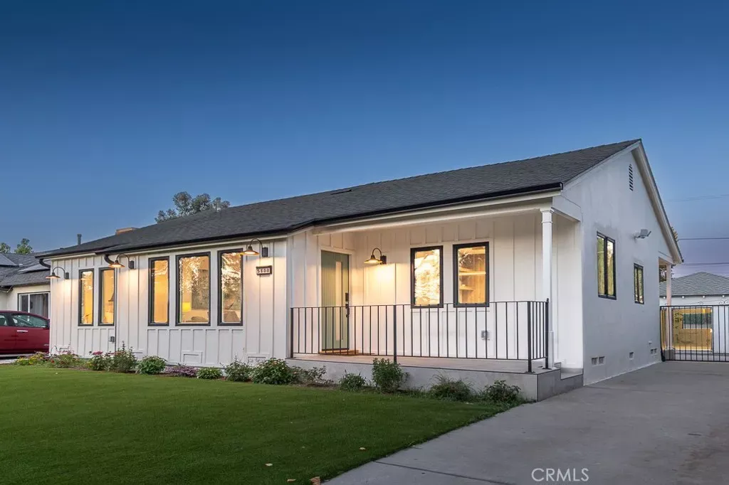 Property Photo: 5808 Irvine Avenue CA 91601