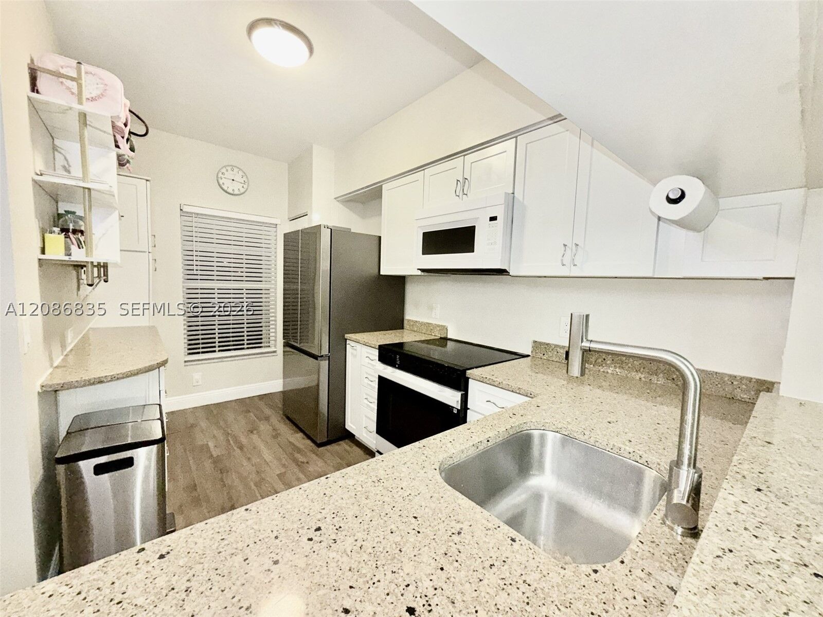 Property Photo: 16 Key West Ct FL 33326