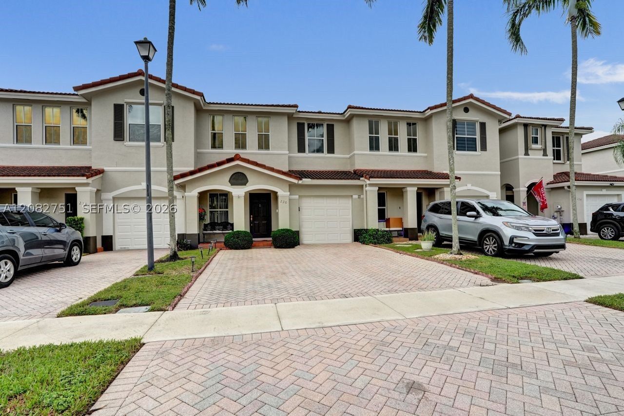 Property Photo:  220 Riverwalk Cir  FL 33326 