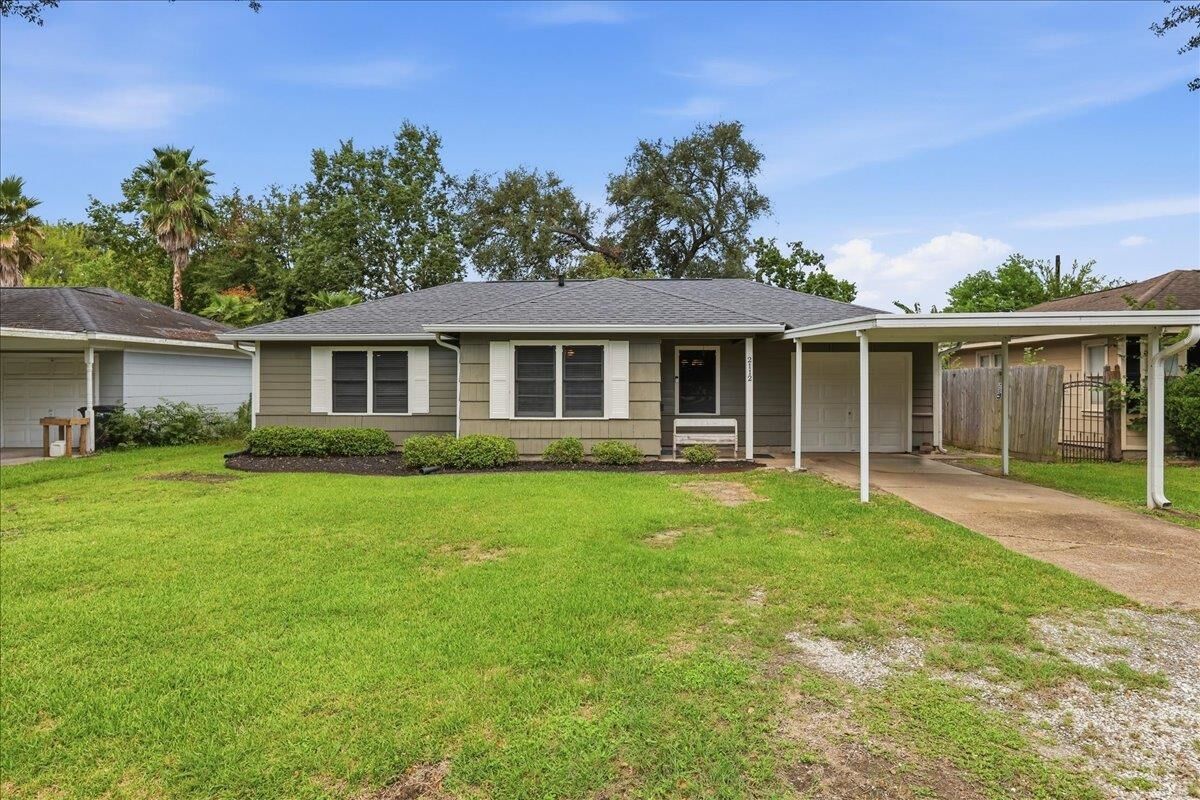 Property Photo: 2112 Gary Ave TX 77627