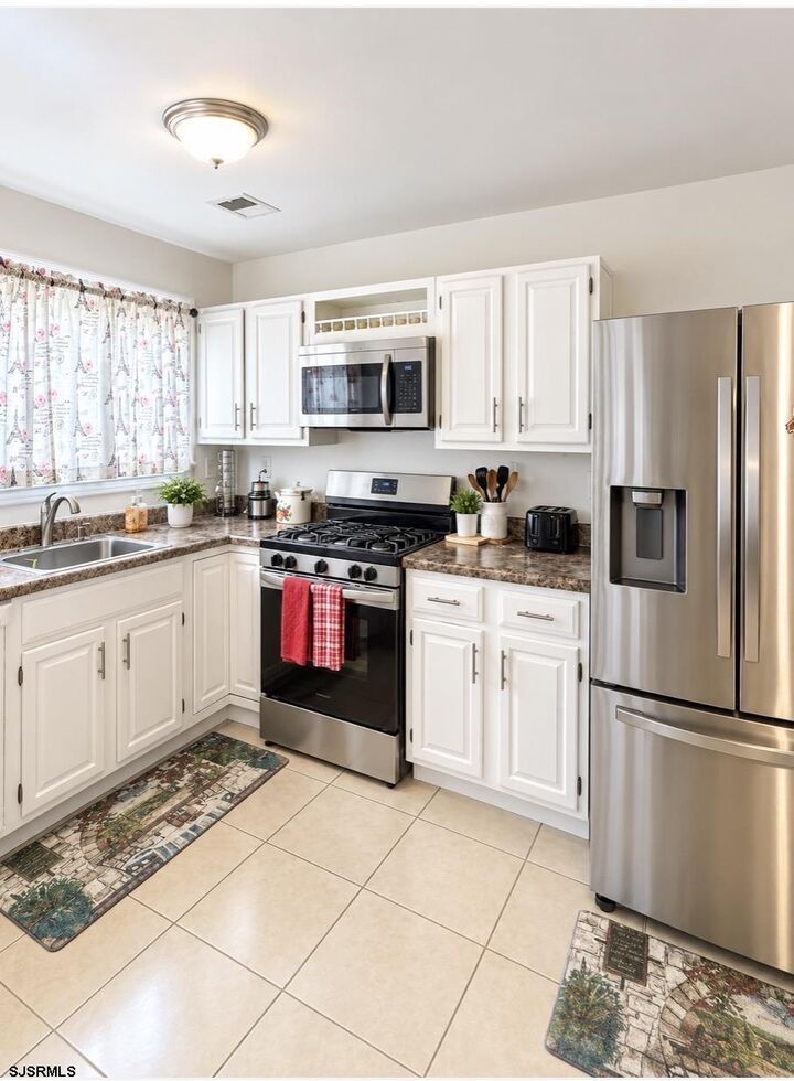 Property Photo: 10 Fomalhaut Ct NJ 08012