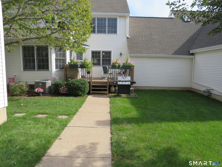 Property Photo:  32 Pickering Lane 32  CT 06109 