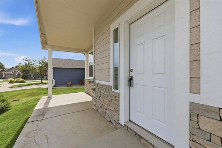 Property Photo: 7815 N Ashley Cir WA 99208