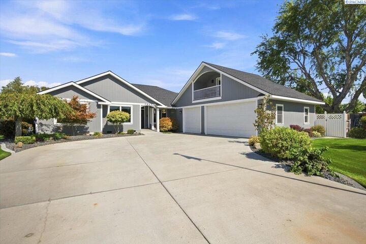 Property Photo: 7807 River Blvd WA 99301
