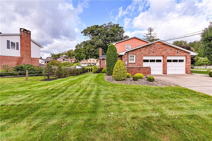 Property Photo:  10 Holly Dr  PA 15601 