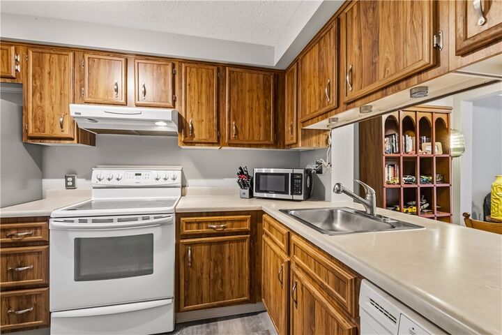 Property Photo:  148 Olde Orchard Dr  PA 15017 