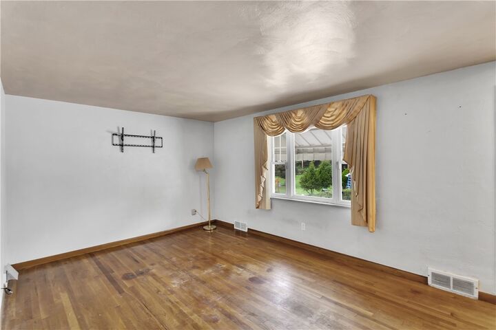 Property Photo:  2831 Sageman Ave  PA 15226 