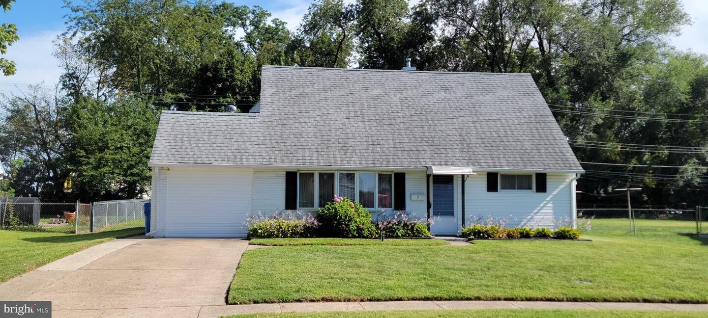 Property Photo:  7 Junewood Drive  PA 19055 