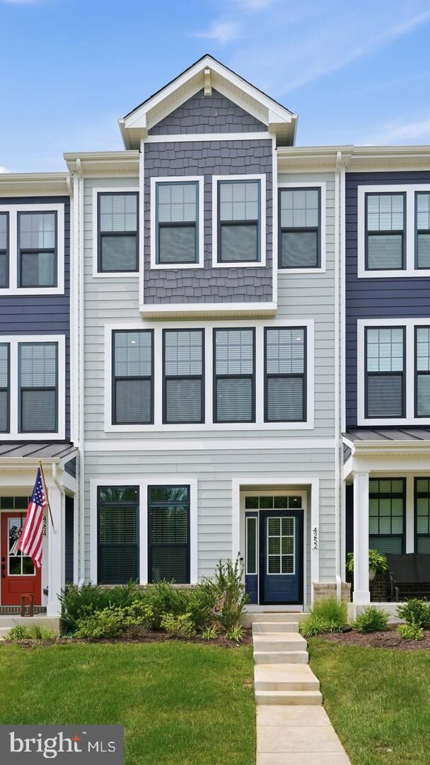 Property Photo: 4252 Frost Street VA 20115