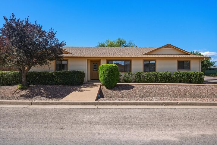 Property Photo:  211 N Heritage Lane  AZ 85541 