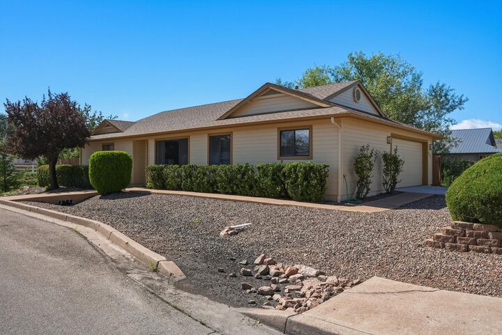 Property Photo:  211 N Heritage Lane  AZ 85541 