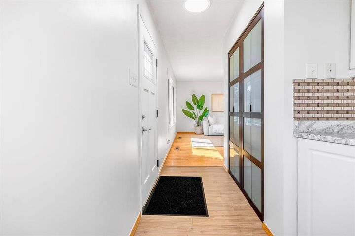 Property Photo:  53 Woodydell Avenue  MB R2M 2T8 