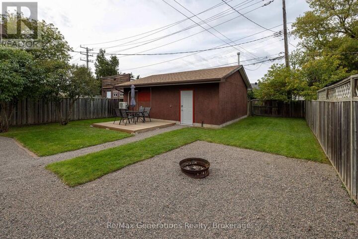Property Photo:  559 Empire Avenue East  ON P7E 4S9 