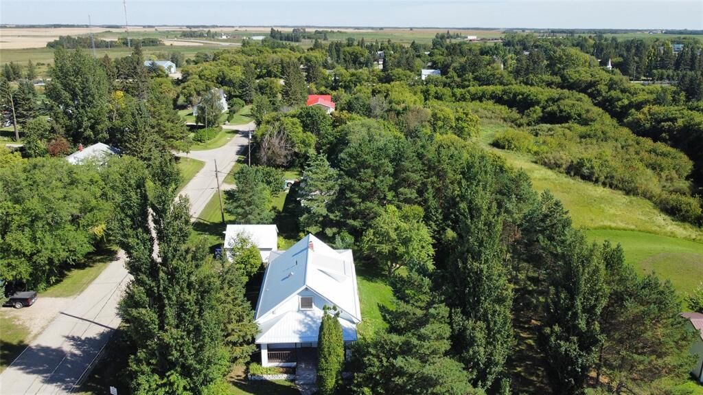Property Photo: 641 Birtle Street MB R0J 1Z0