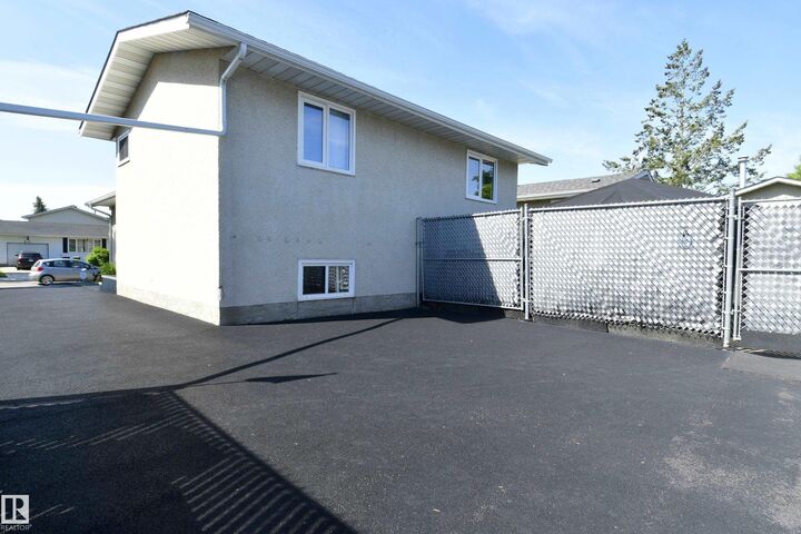 Property Photo:  5012 57 Avenue  AB T9E 5S3 