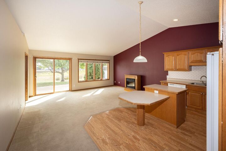 Property Photo:  807 Morningside Drive  ND 58012 