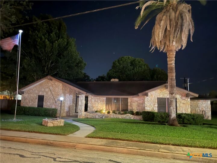 Property Photo: 212 S 4th Street TX 78160