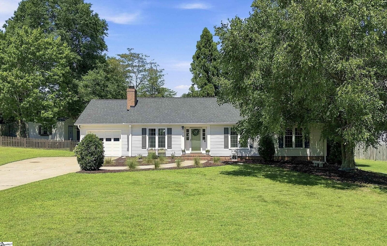 Property Photo:  109 Stonehenge Court  SC 29687 