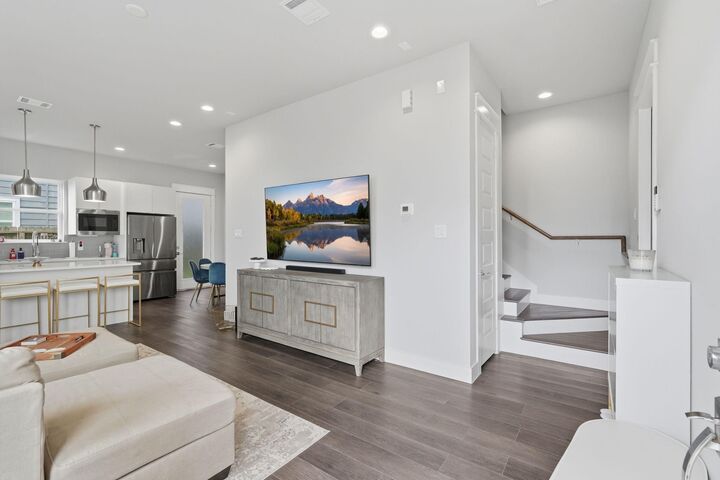 Property Photo:  2527 Hollister Street  TX 77080 