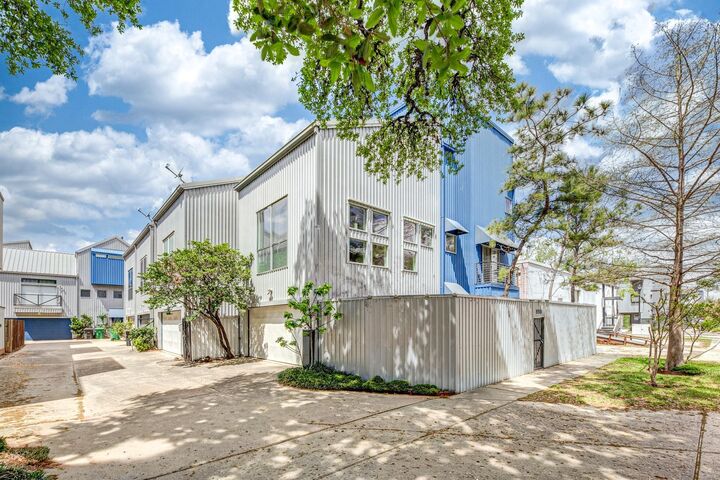 Property Photo:  2714 Chenevert Street  TX 77004 
