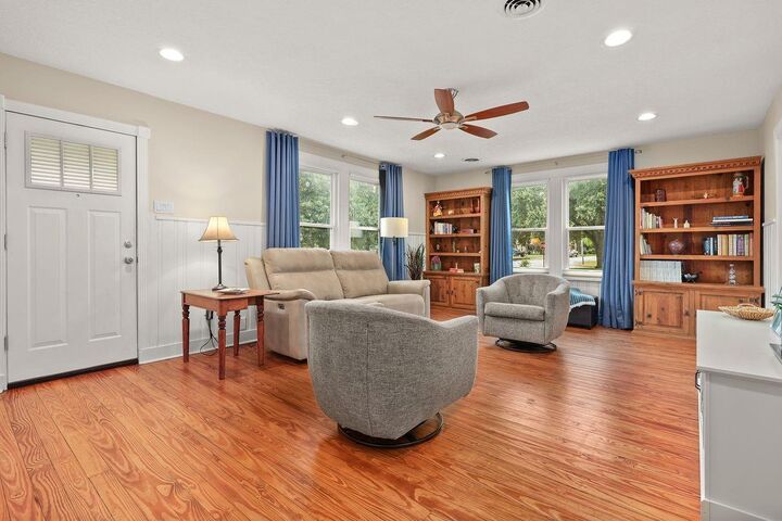 Property Photo:  507 S 2nd Street  TX 77571 