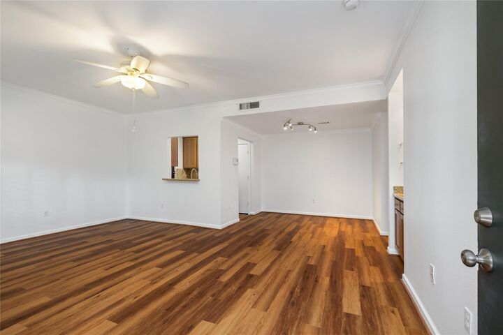 Property Photo:  1100 Augusta Drive 83  TX 77057 
